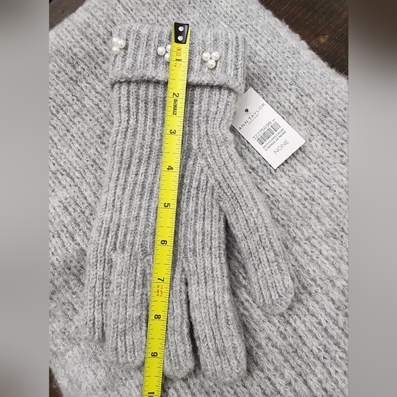 👸🧣🧤 NWT Ann Taylor Scarf & Glove Set - Picture 7 of 12